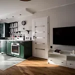 Song\'S Apartment